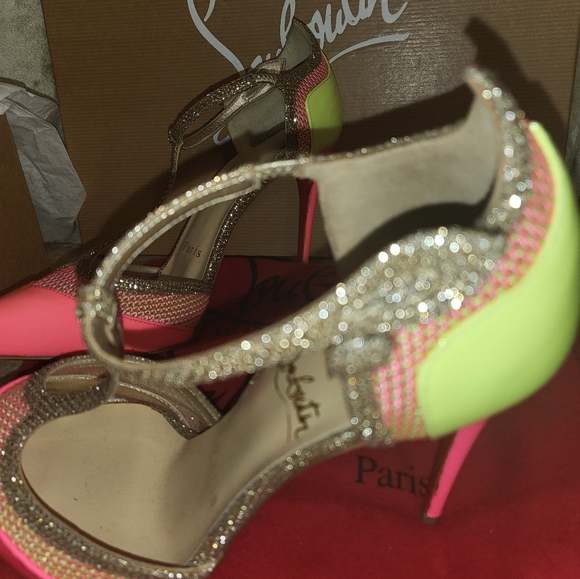 (SOLD)Authentic Louboutin MRS EARLY Patent raffia glitter luminous shoes - Picture 6 of 7